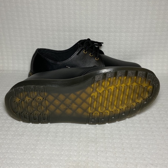 ⚓️Dr. Martens Vegan Leather Round Toe Shoes - Picture 7 of 7